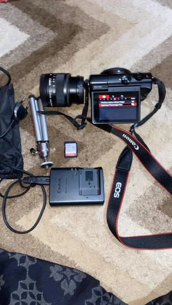 Camera Eos M100