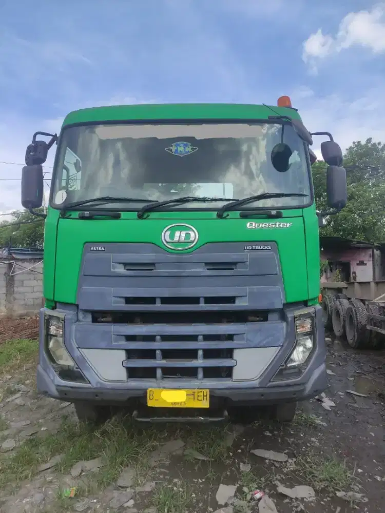 UD TRUCKS QUEStER GKE280 Tractor Head 4x2