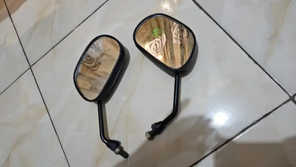 Spion motor bekas