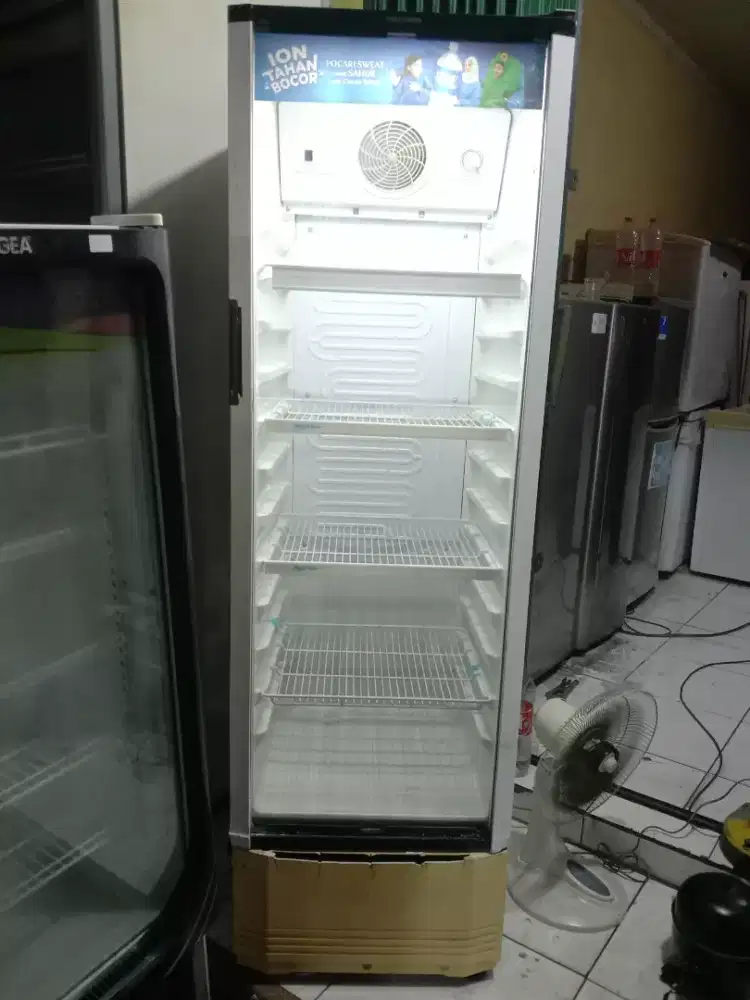 Dijual cepat Showcase 5rak