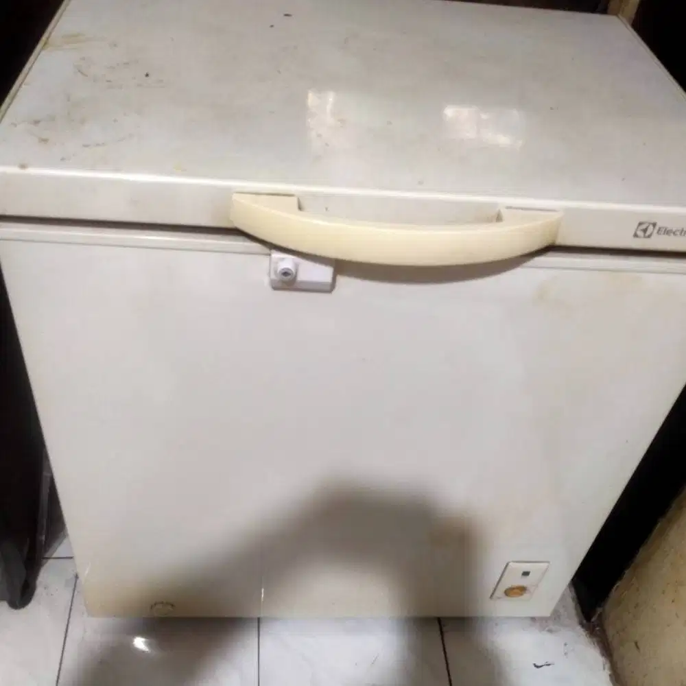 Dijual cepat frezer merk elektrolux