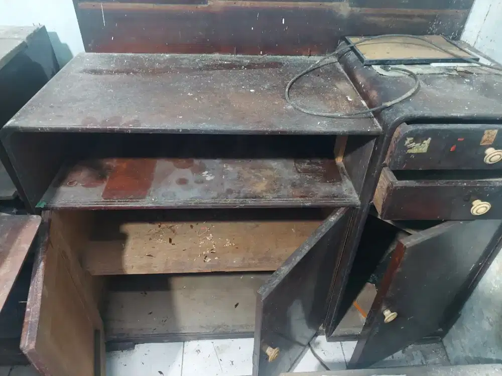 Buffet/kabinet bekas berbahan kayu