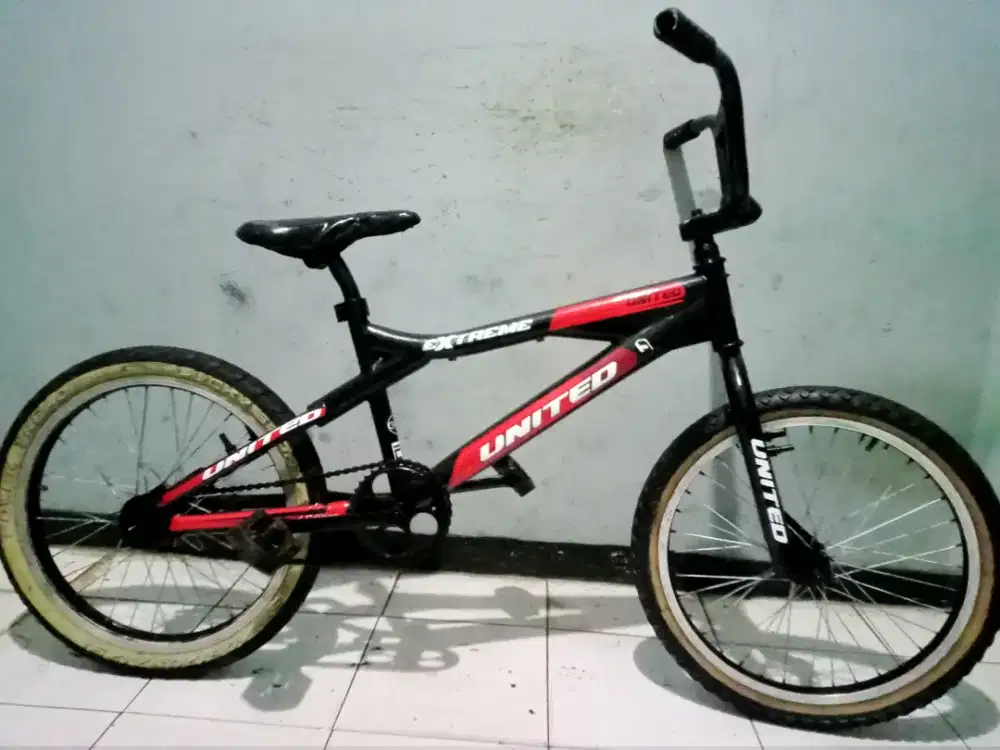 Dijual sepeda BMX UNITED masih bagus rem torpedo ban masih tebal aman