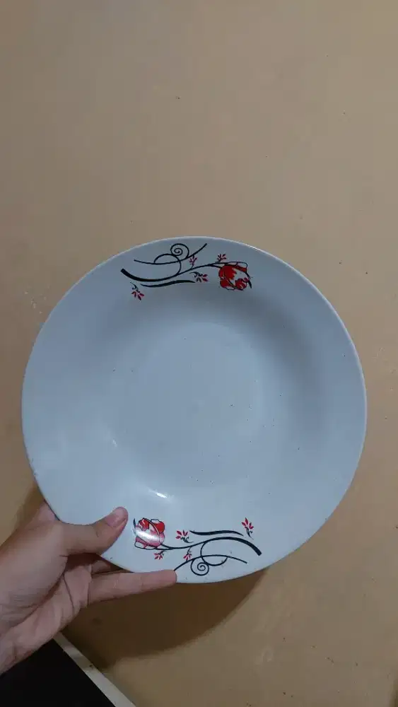 Piring Hadiah Tidak Pernah Dipakai