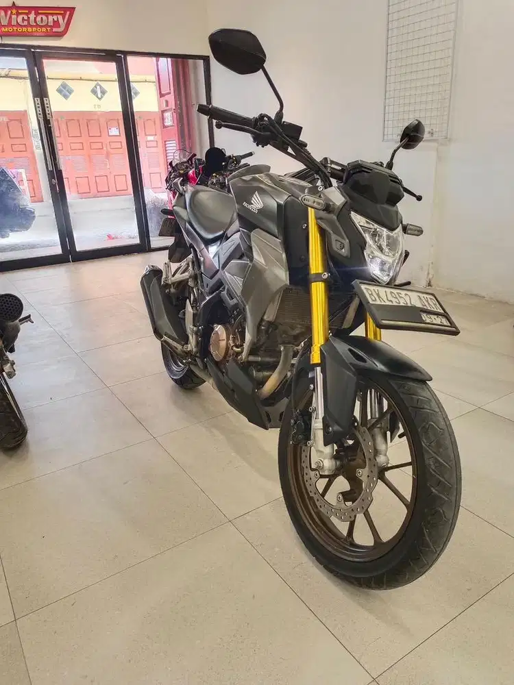 Honda CB 150R V4 Street Fighter tahun 2022 warna Hitam Dop CB 150 R