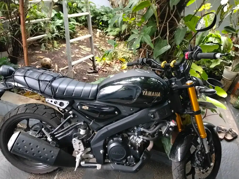 Yamaha xsr 155 warna hitam 2025