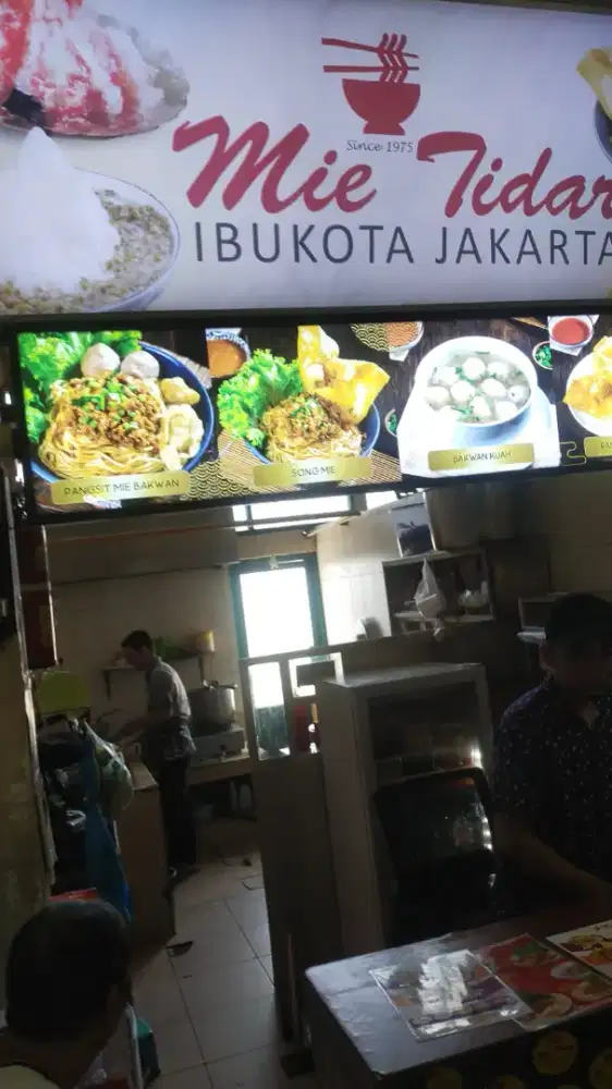 Karyawan yg bisa memasak mie