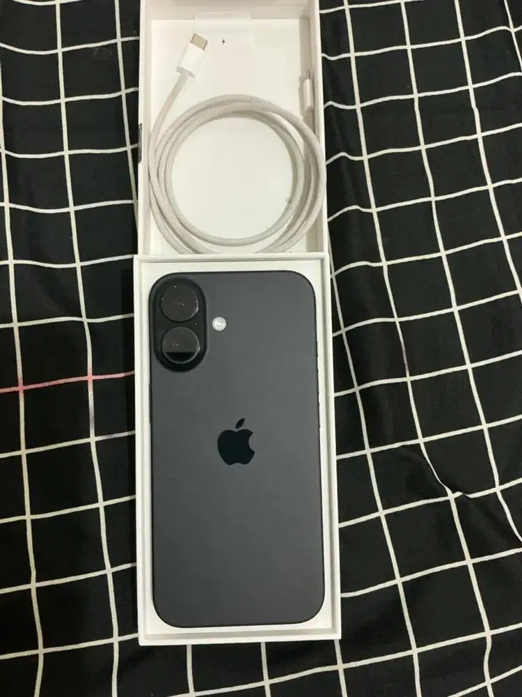 iPhone 16 128GB Black – Resmi Indonesia