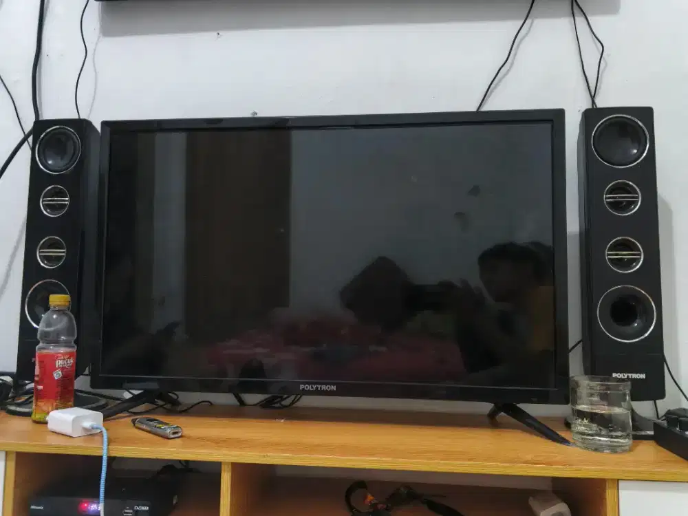 Polytron 32 inch + Speaker