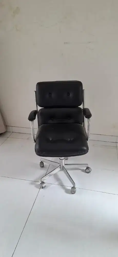 Kursi kerja premium
