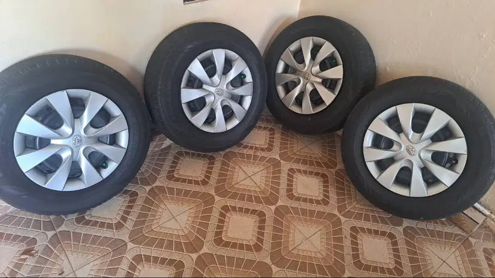 Dijual Cepat Velg Kaleng OEM Avanza R14 + Ban + Dop Velg (Nego)