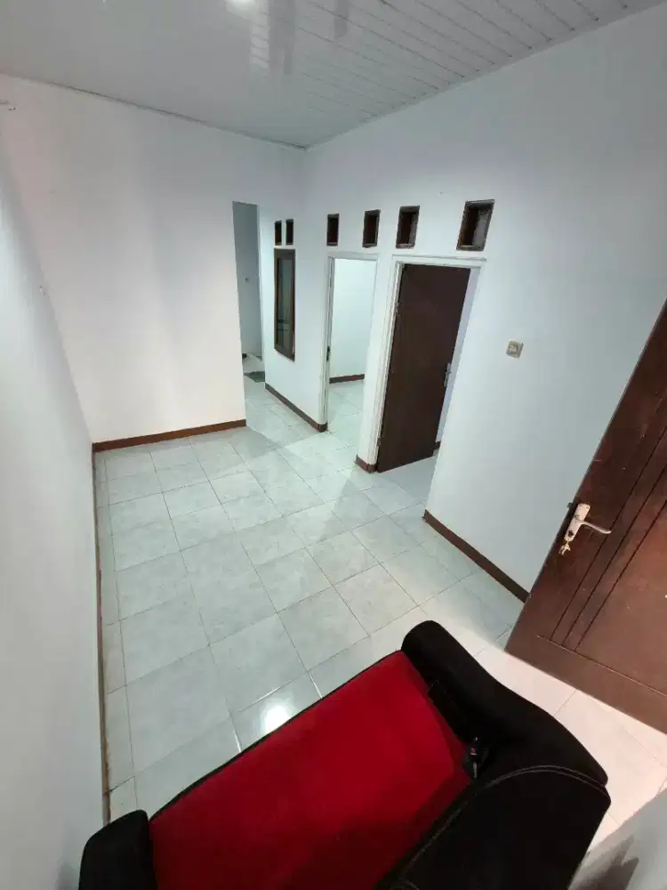 Disewakan rumah / tahun (baru renov)
