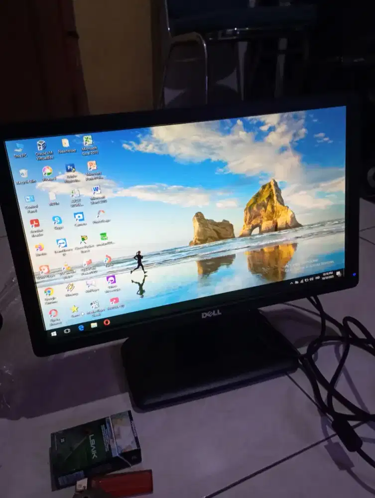 Di jual monitor DELL 19in normal