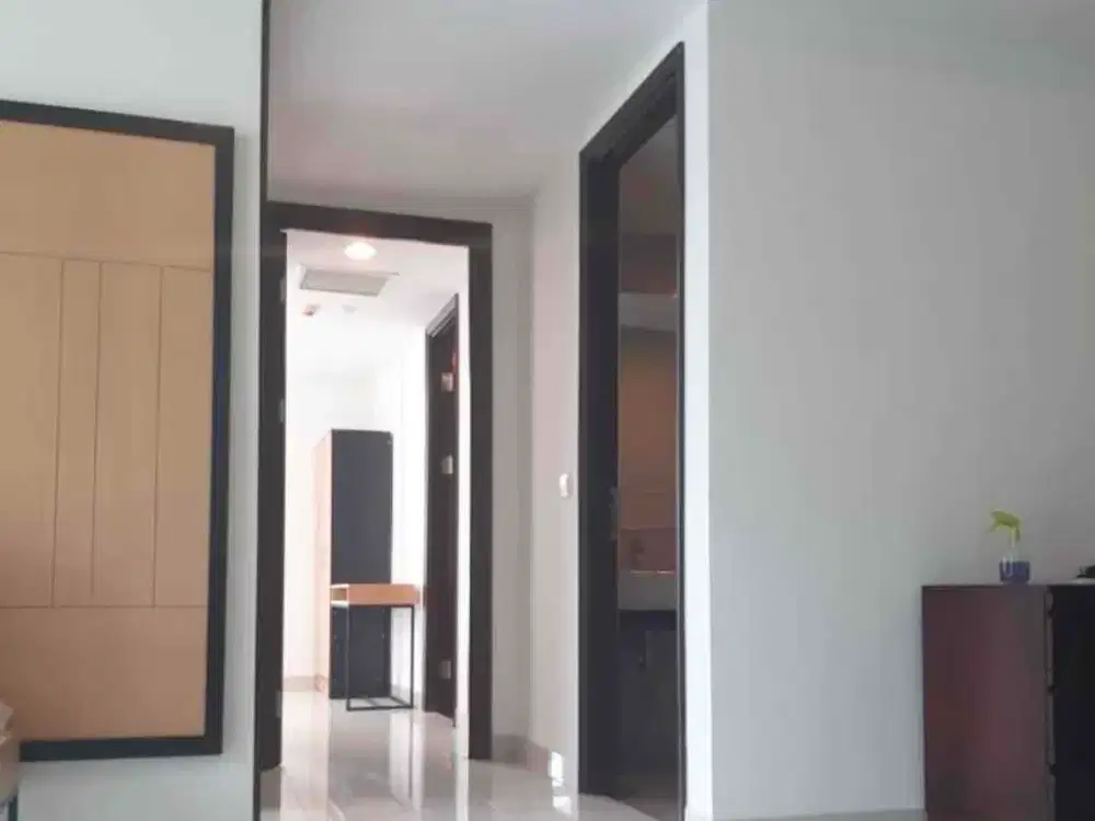 Di jual apartemen 2 kamar tidur luas 79 m2 tower clifford lantai sedang full furnish di the Kensington royal suites kelapa gading Jakarta utata