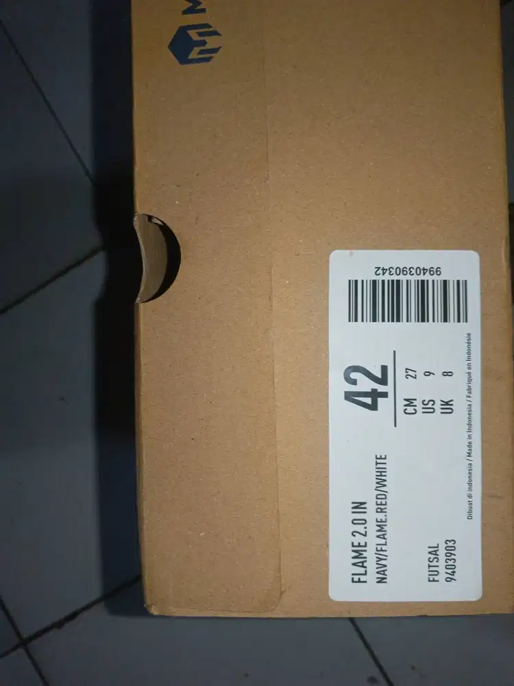 sepatu futsal mills flame 2.0