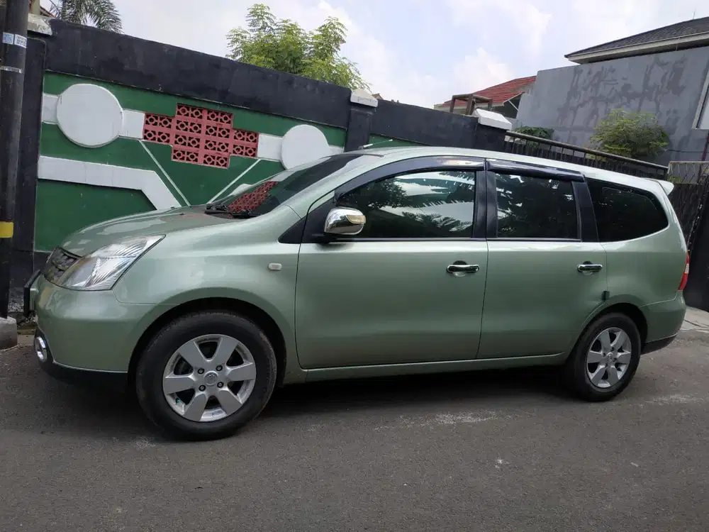 Nissan Grand livina 2010 Bensin