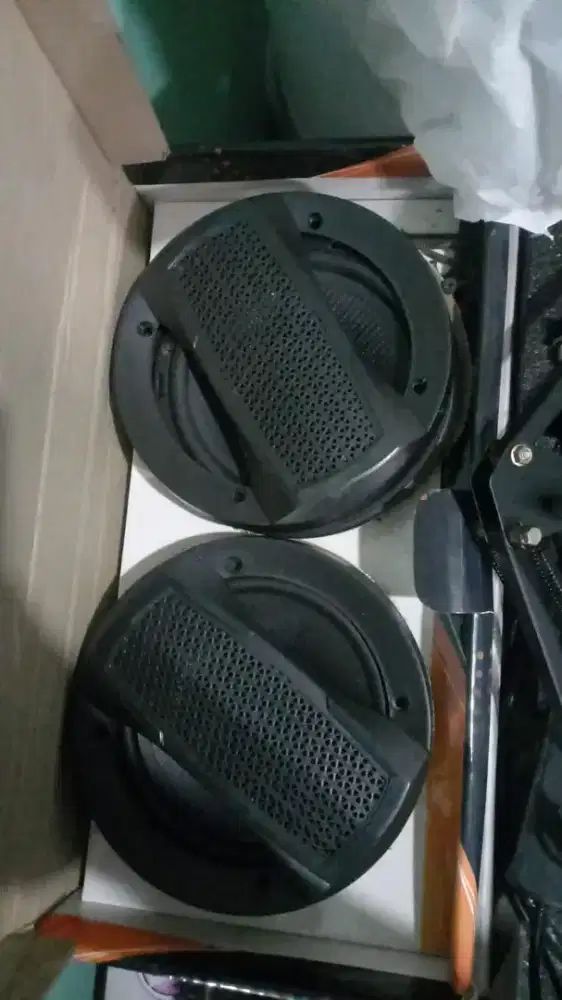Speaker pintu mobil