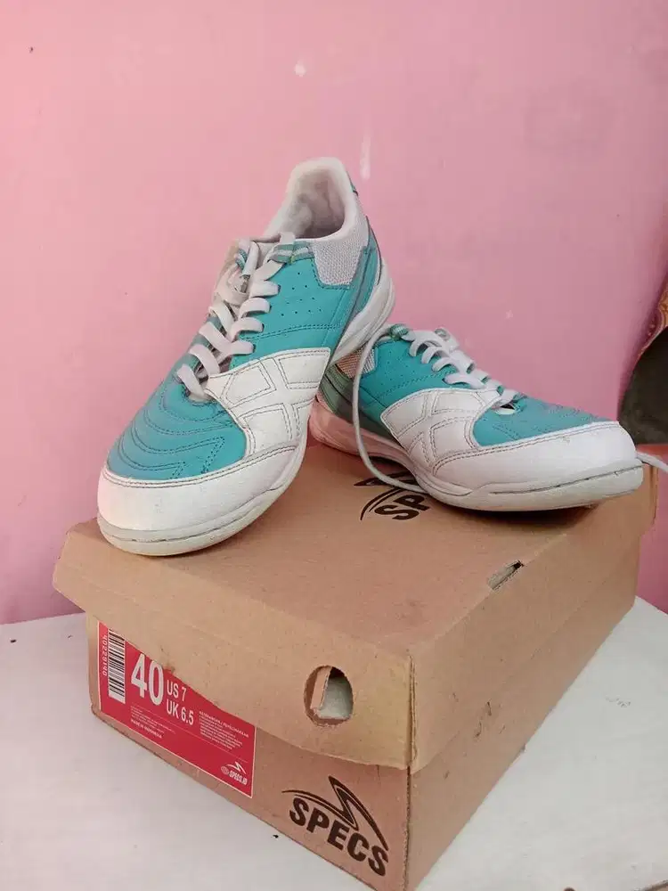 Sepatu  futsal bekas