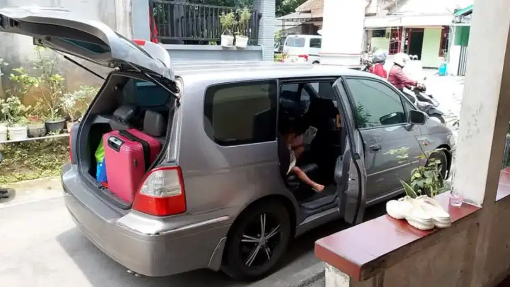 Mobil murah Honda Odyssey 2002