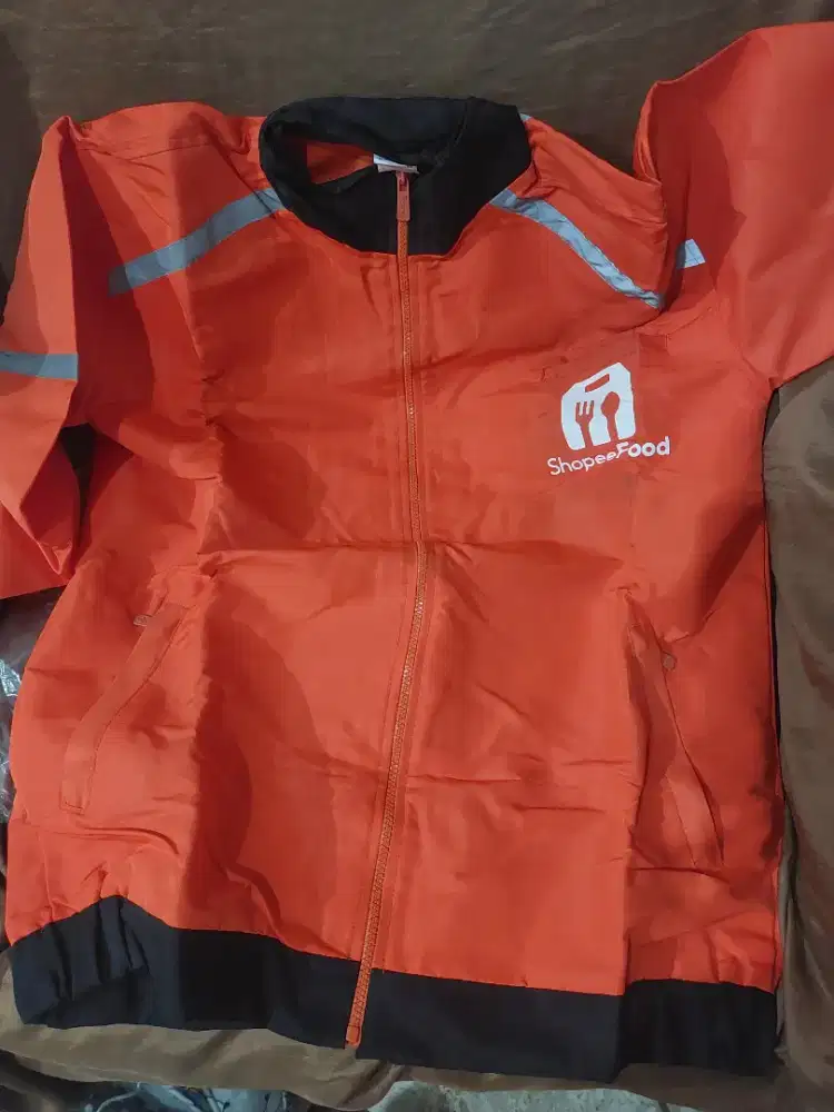 Jaket Shopee Original Bekas Size XL (ada noda di bagian saku)