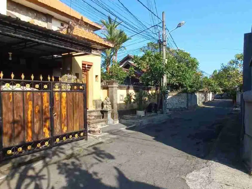 RUMAH LUAS DI TENGAH KOTA DENPASAR RENON BADAK AGUNG