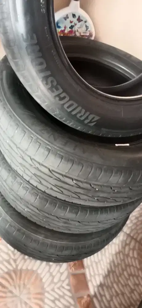 Bridgestone 215/60 R17