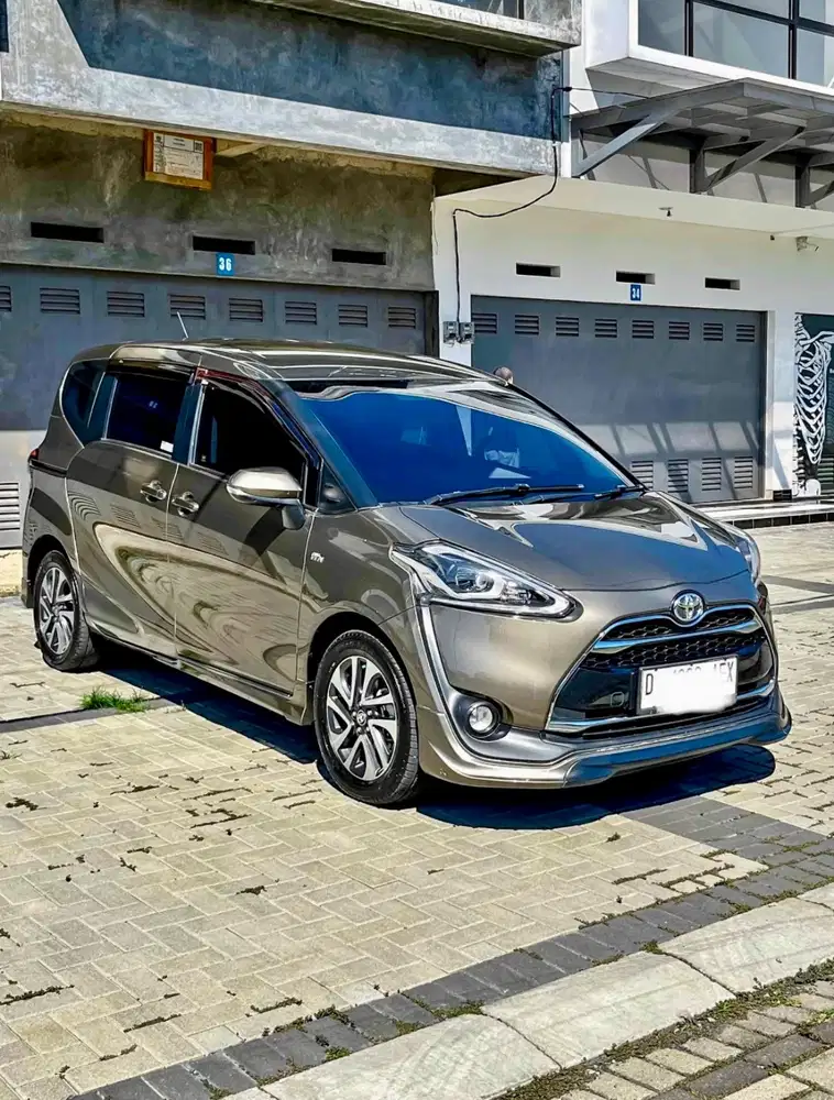 Km 76rb Sienta Q AT 2016 Istimewa Toyota Matic V 2017 2018