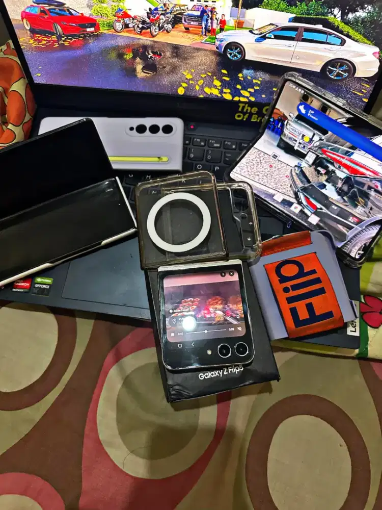 Samsung Galaxy Z Flip 5 SEIN 8/256gb fullset mulus, minus layar
