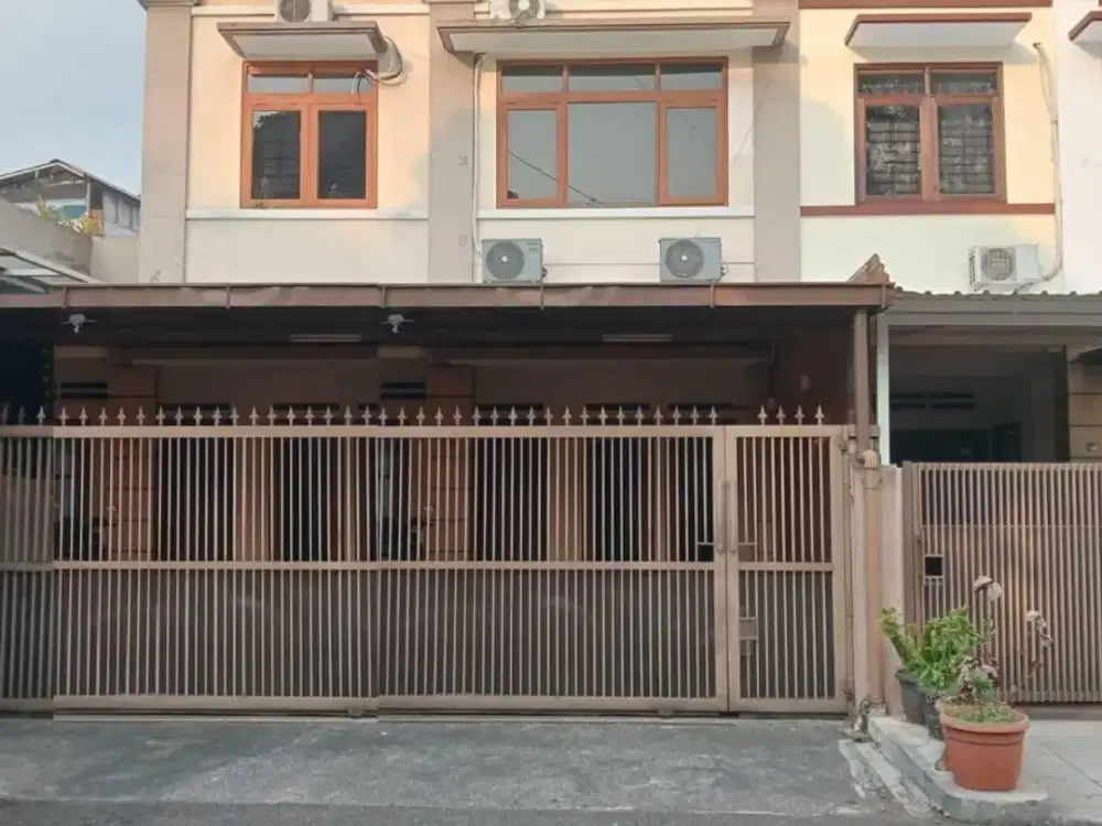 Rumah 2 Lantai Siap Huni di Komplek Istana Mekarwangi Bandung