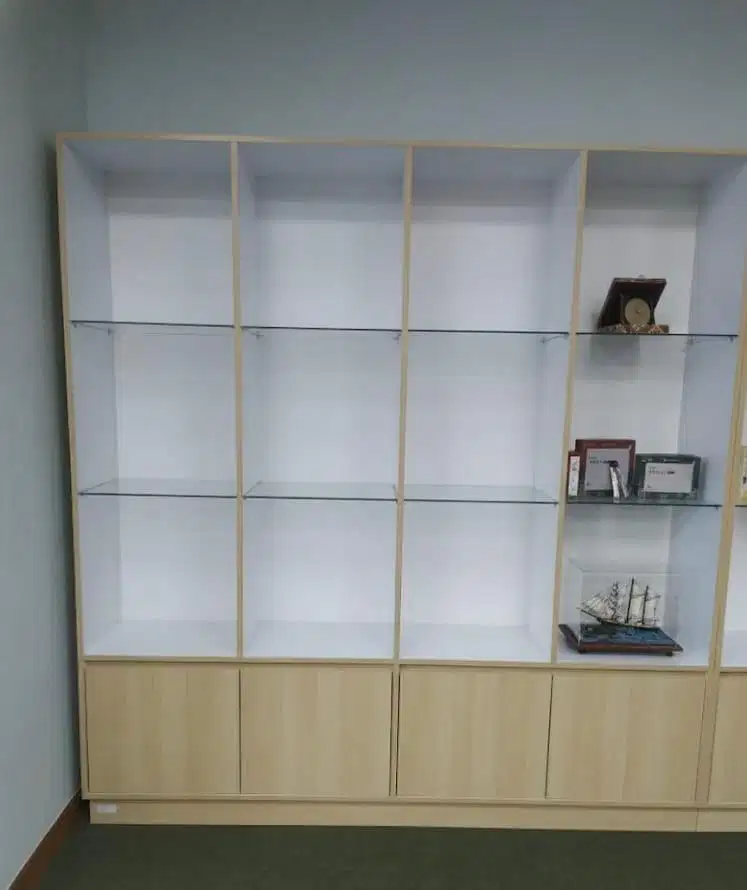 Lemari Hias/Display/Pembatas