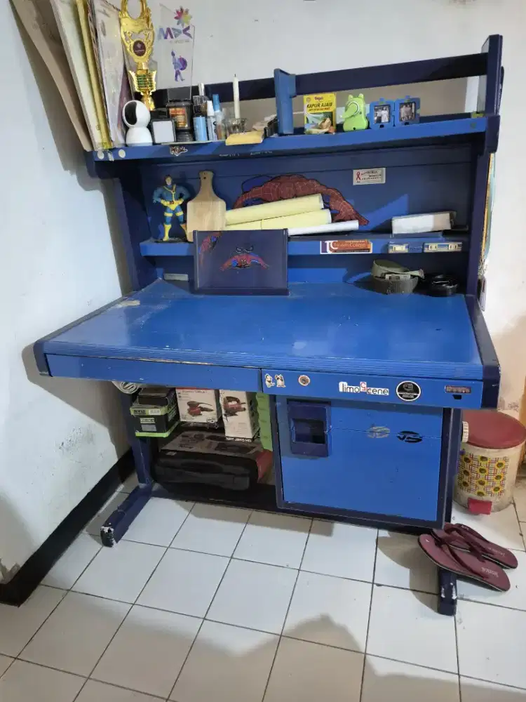 Meja belajar vintage