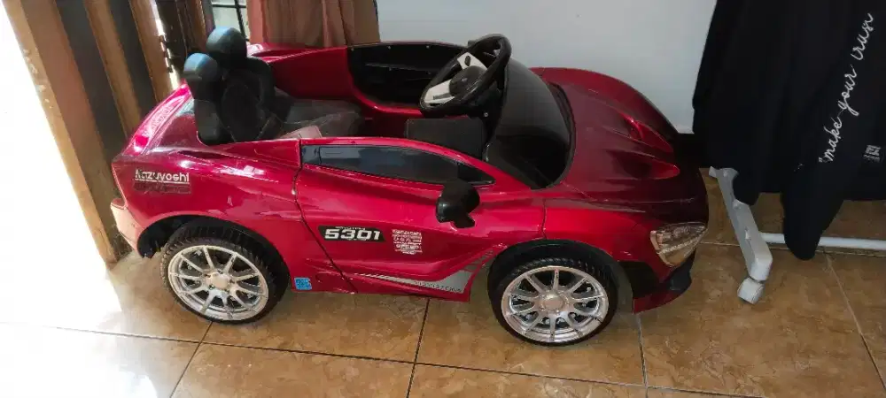 Mobil mainan anak