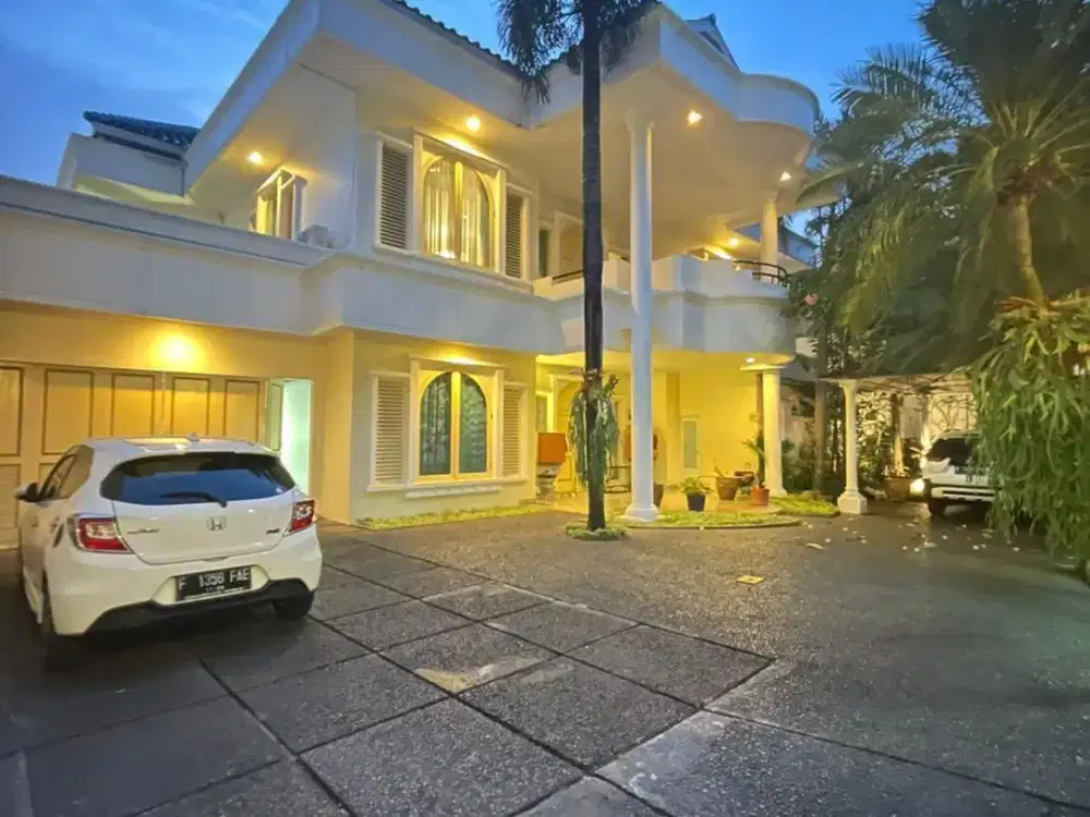 Rumah mewah dg tanah luas pinggir jalan cocok buat usaha di Cipete
