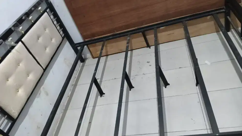 divan besi kasur