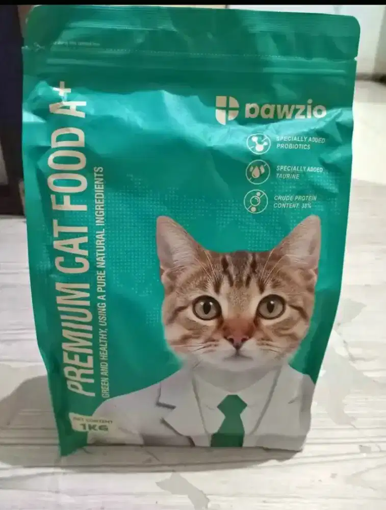 makan kucing pawzio