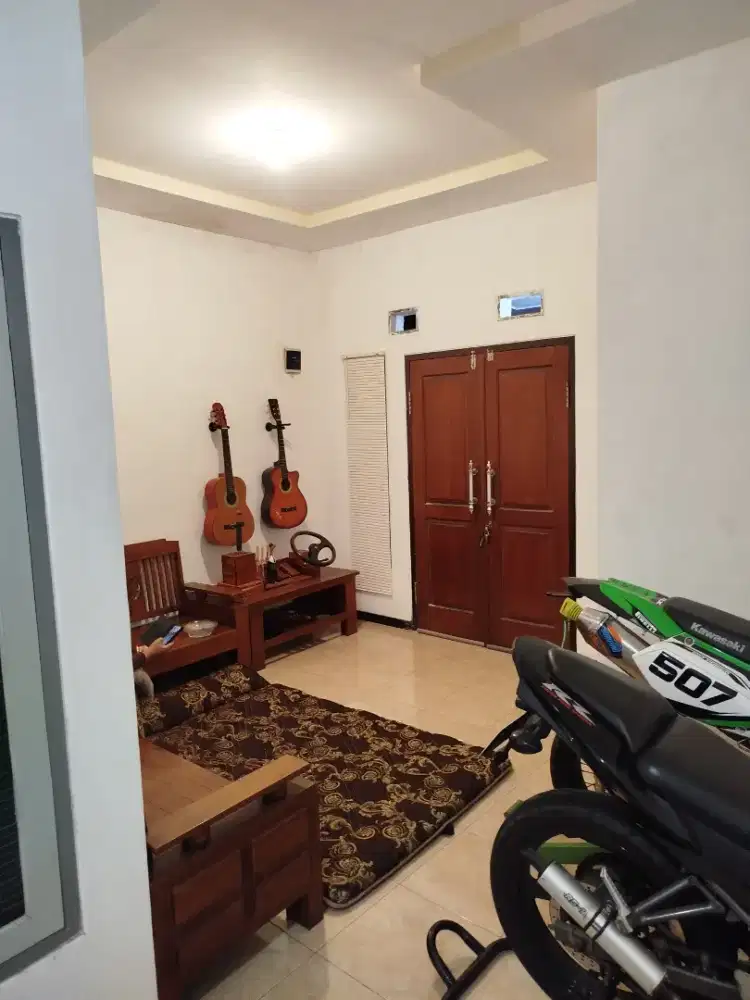 dijual rumah shm baru renov