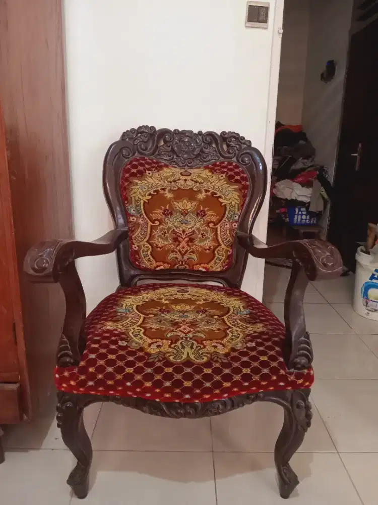 Kursi Ukir Kayu Jati – Kuat, Elegan, dan Nyaman