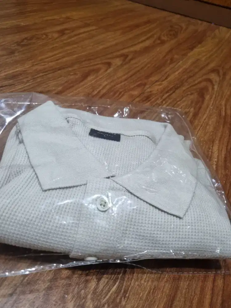 kaos kerah executive size L new beige