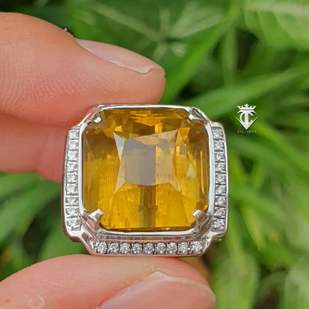 Batu Permata Natural Big Canary Yellow Apatite Rutiled 39.83 Ct Memo