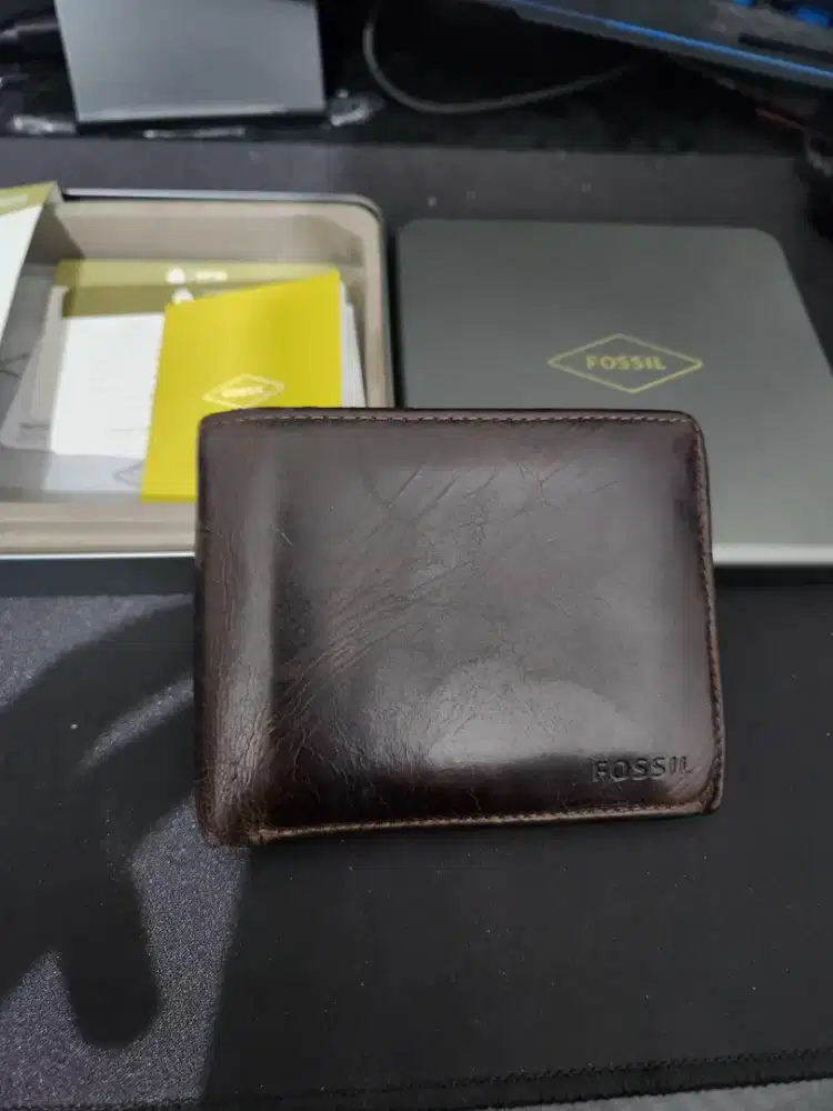 Dompet Fossil Pria Derrick Passcase RFID Dark Brown Genuine Leather