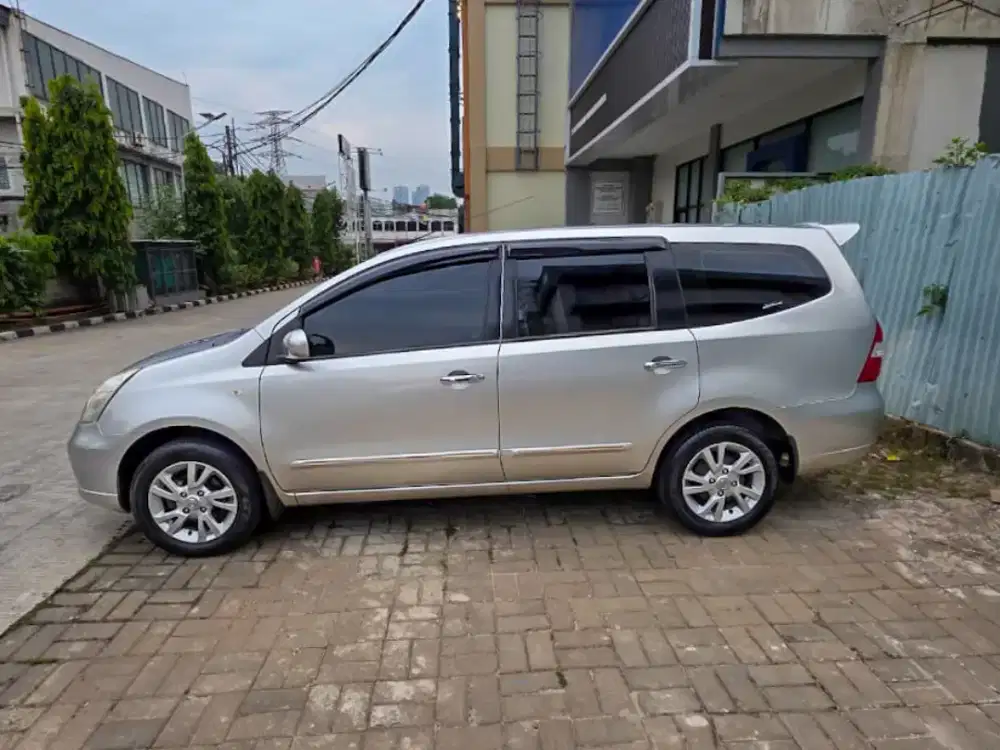 Nissan Grand livina 2011 1.5 XV Bensin M/T (Kondisi Sangat Terawat)