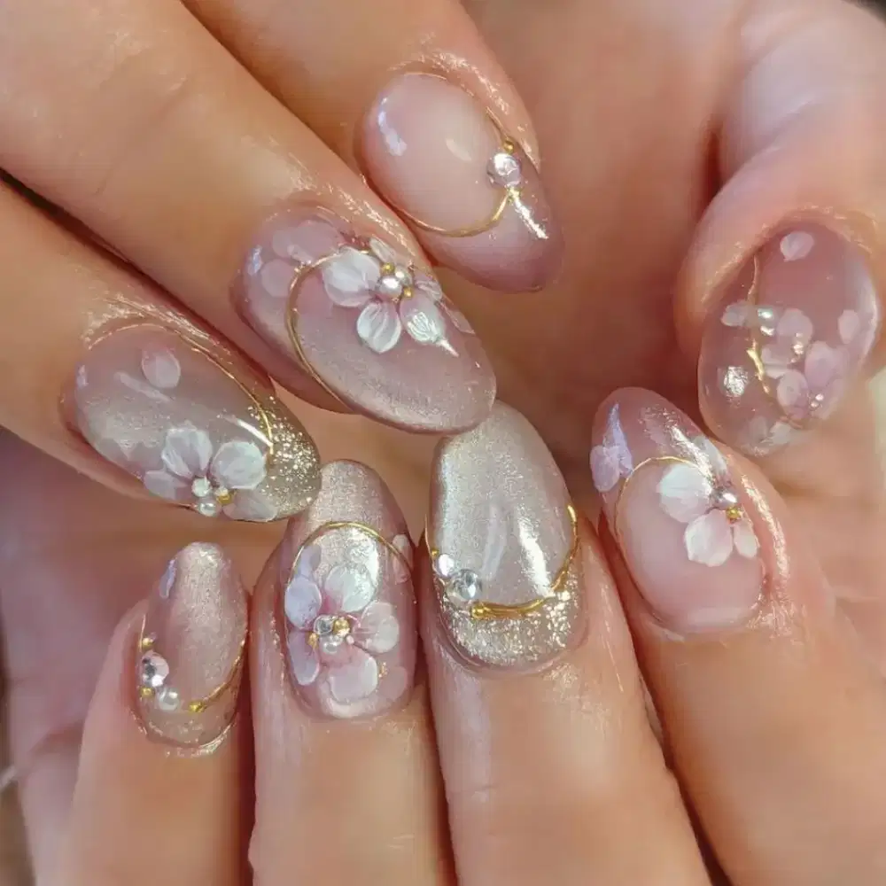 Nail artist Wanita