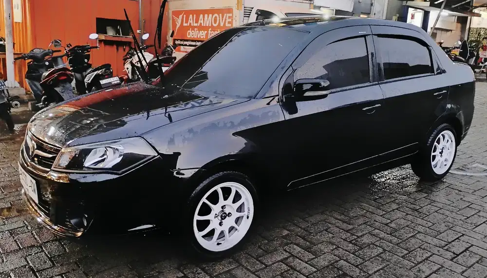 Proton Saga 2011 Bensin