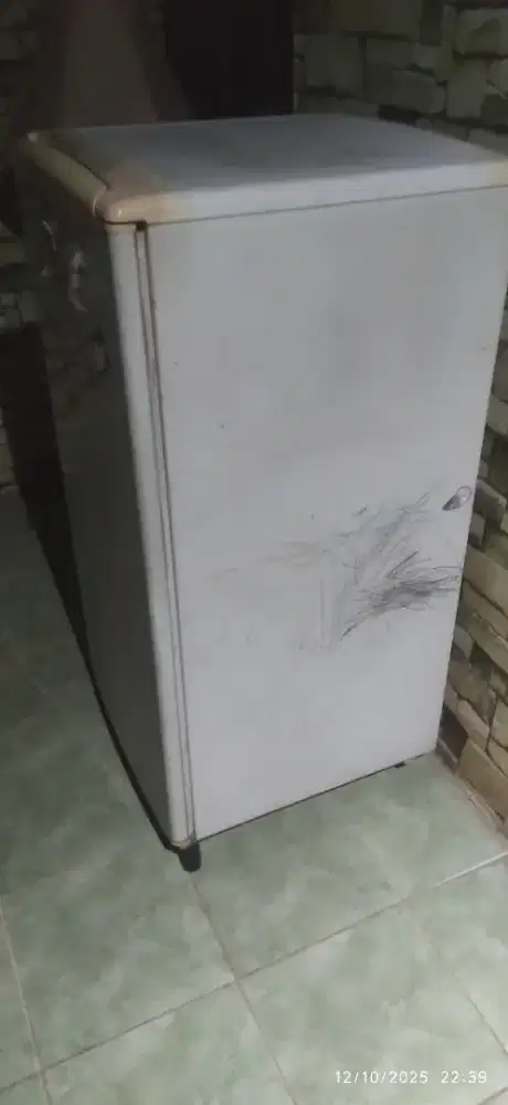 Kulkas merk sanyo