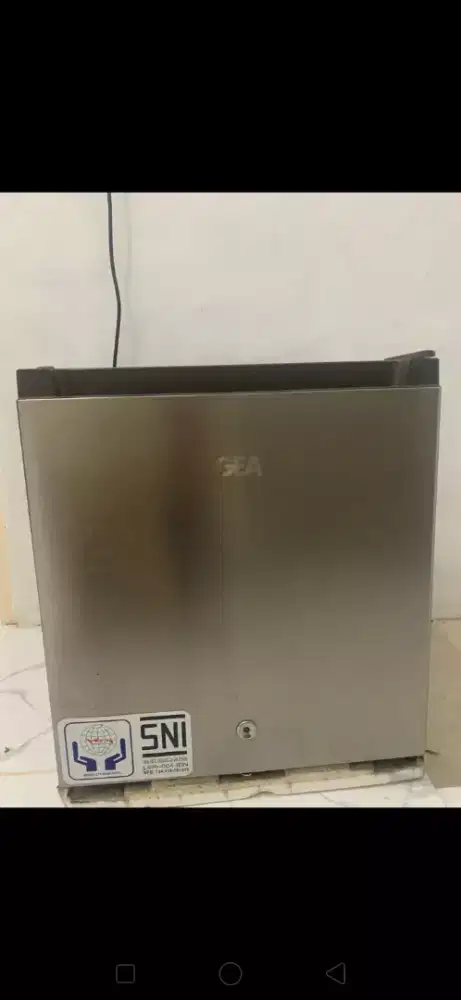 KULKAS MINI MERK GEA