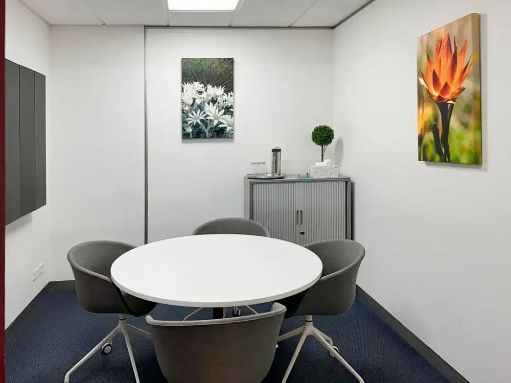 Ruang kantor pribadi sesuai kebutuhan unik bisnis Anda di Regus Wisma SSK