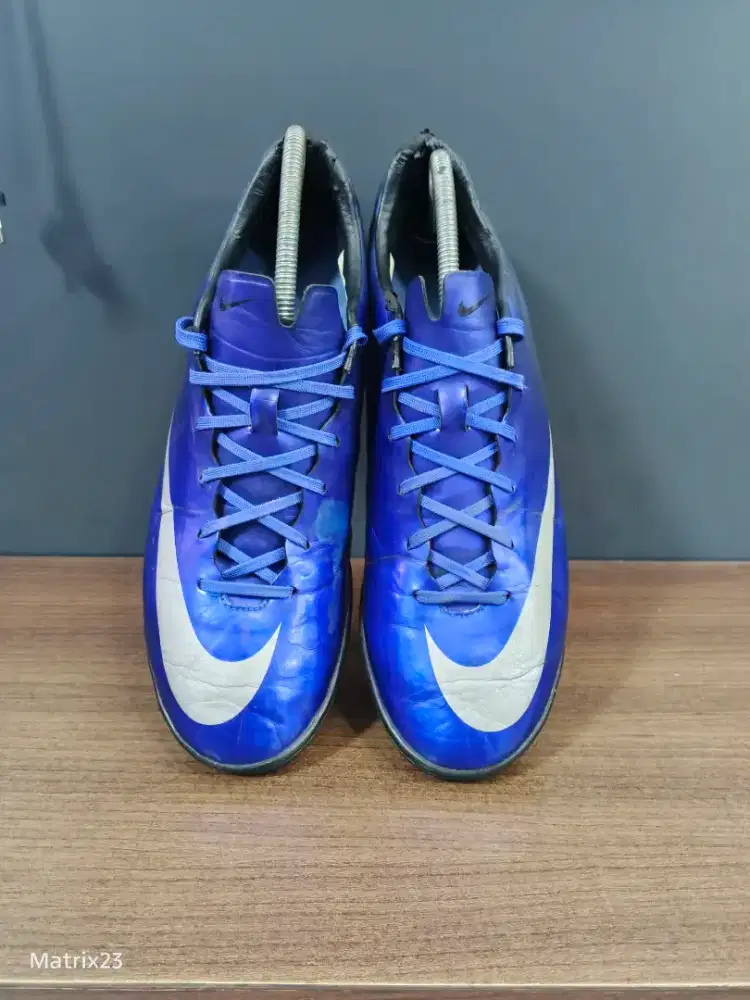 Sepatu mini soccer rumput sintetis