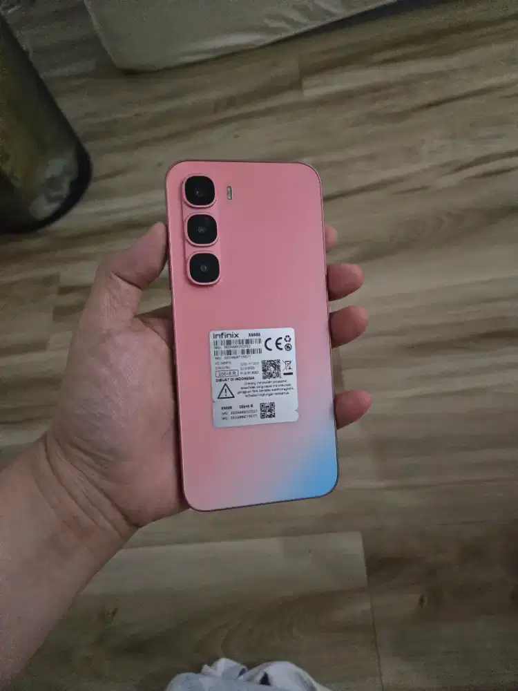 Infinix hot 60 pro 8/256 nominus(batangan)garansi ON agustus 2026,NETT