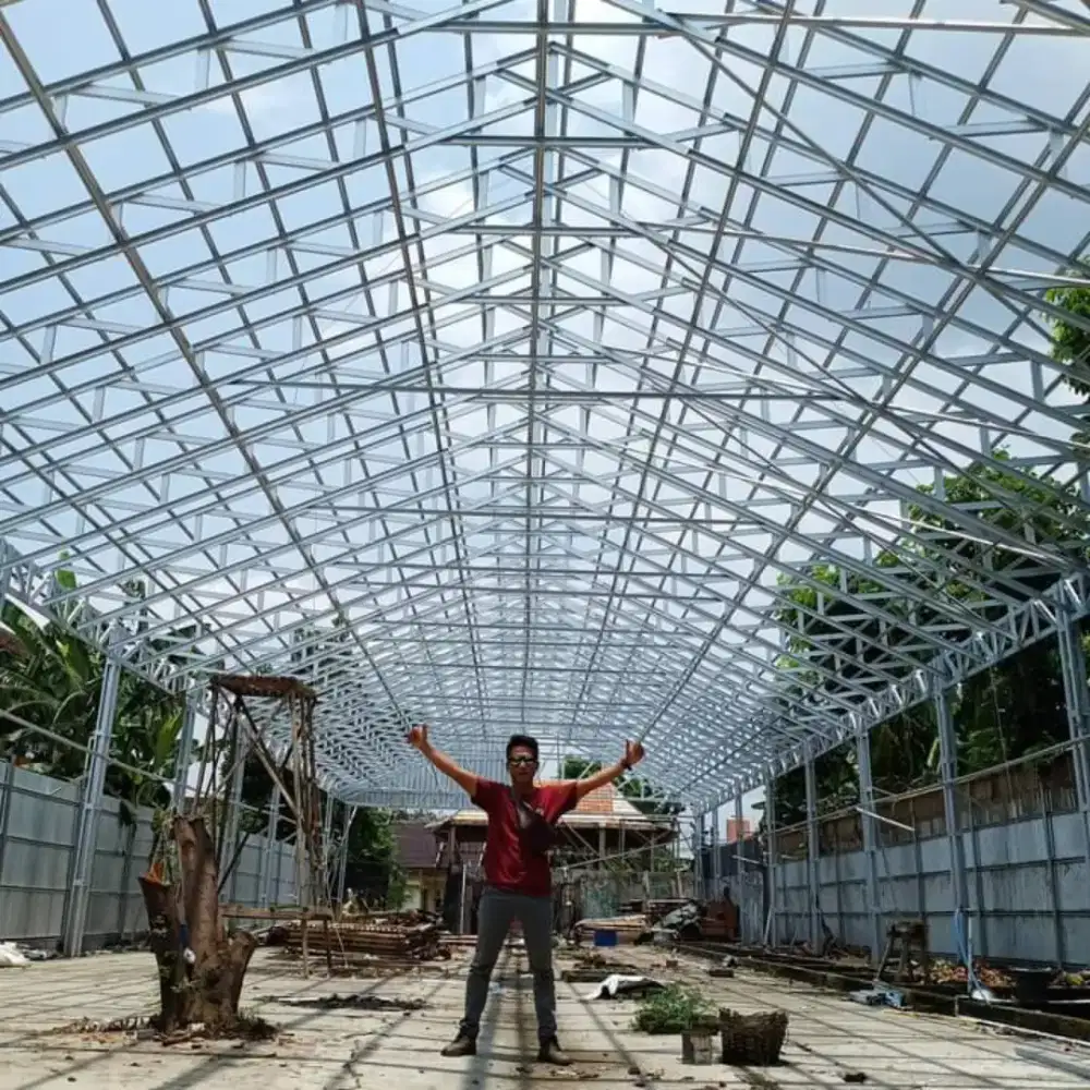 Baja ringan gudang dan atap rumah