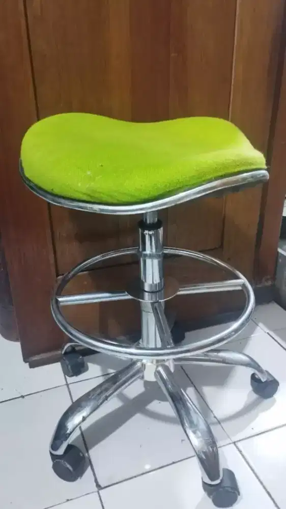 Kursi bar hijau